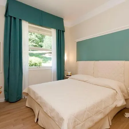 Sleeps 10 Pool Air Con Wifi