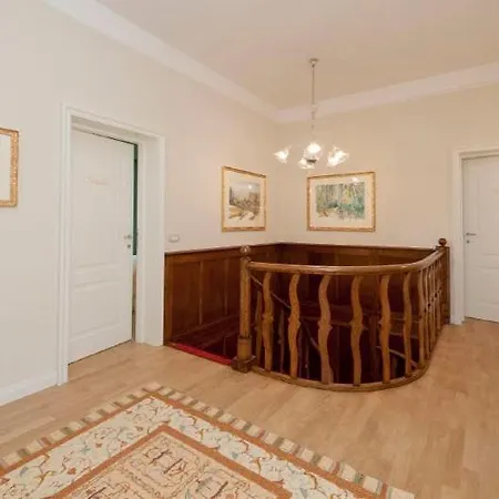 Sleeps 10 Pool Air Con Wifi