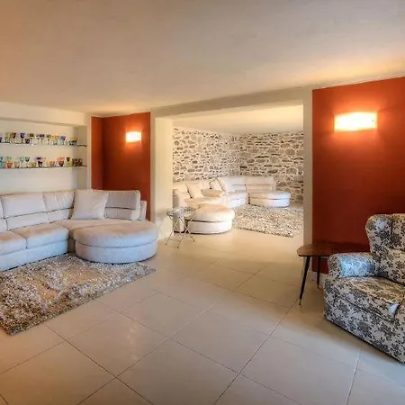 Sleeps 10 Pool Air Con Wifi Villa