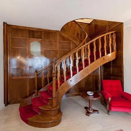 Sleeps 10 Pool Air Con Wifi * Baveno