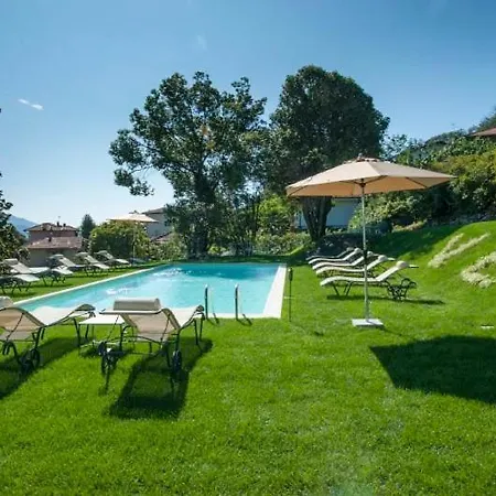 Sleeps 10 Pool Air Con Wifi * Baveno