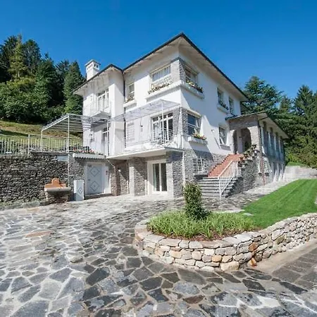 Sleeps 10 Pool Air Con Wifi Baveno