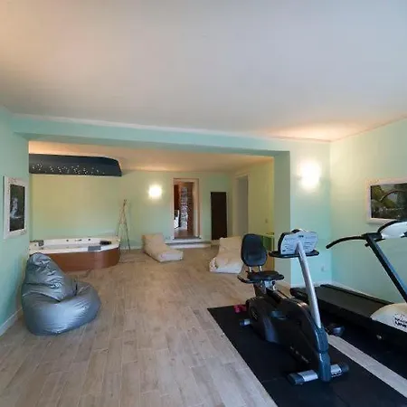 Sleeps 10 Pool Air Con Wifi