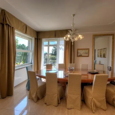 Sleeps 10 Pool Air Con Wifi *